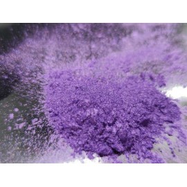 Fialový syntetický pigment